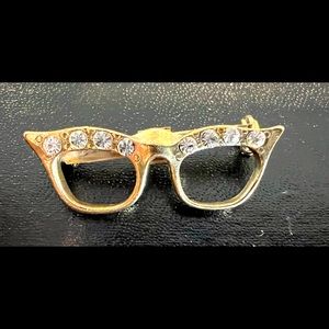 Gold tone vintage style brooch! Cool cat eye glasses and rhinestones!